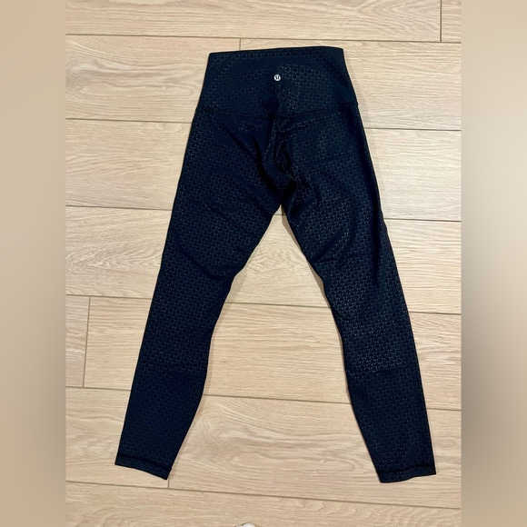 Lululemon align leggings size 6 black lattice work embossed pattern 25” - Picture 9 of 14